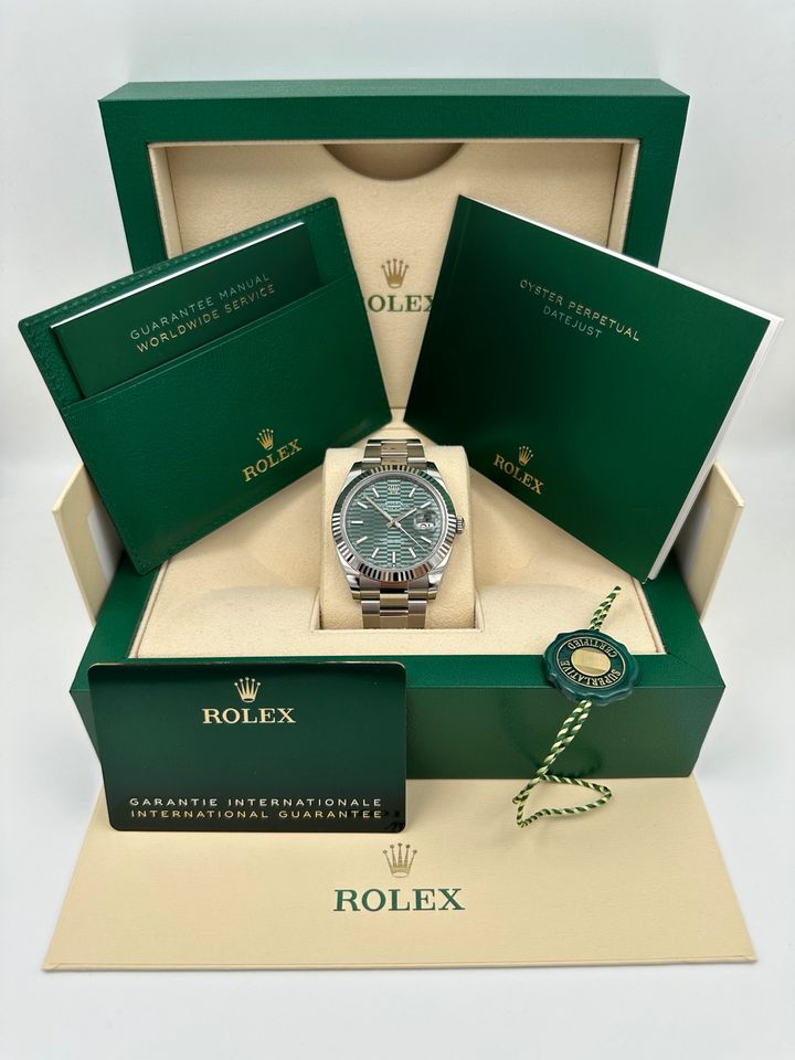 Rolex Datejust 41 Grün Motif Oyster NEU 2024 in Düsseldorf