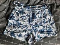 Everme gr. L 40 42 Damen Shorts kurze Hose blau weiß Blumen Flora Sachsen-Anhalt - Gardelegen   Vorschau