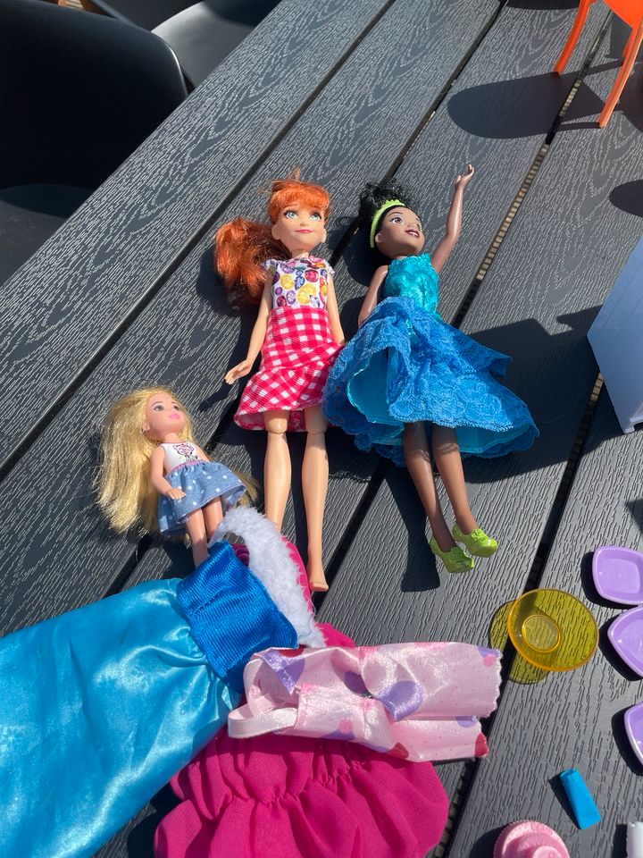 Barbie Konvolut Spielzeug Kind Mädchen Disney in Oberhausen
