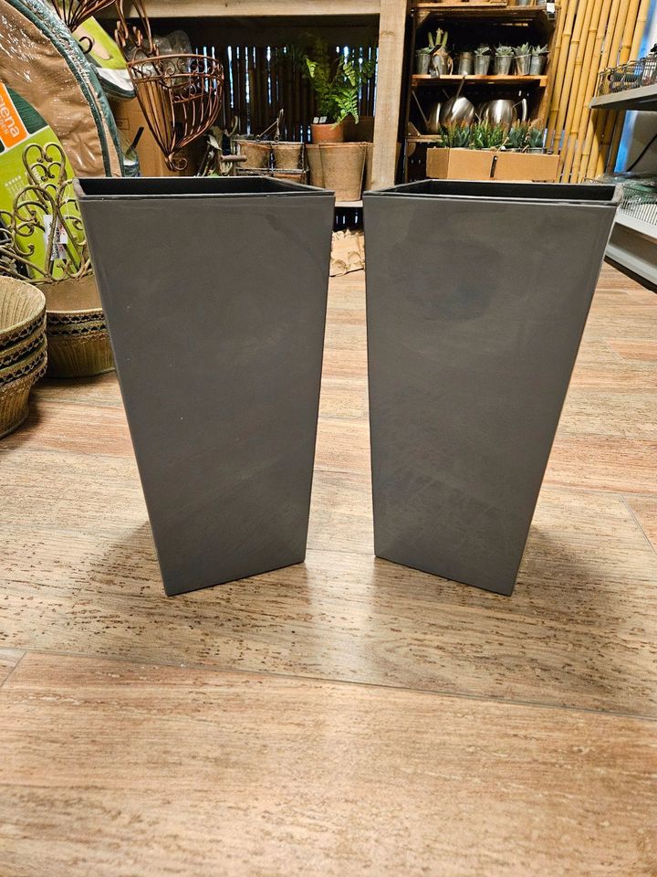 2x Pflanztopf Kunststoff anthrazit 19 x 19 x 36 cm mit Einsatz in Halle