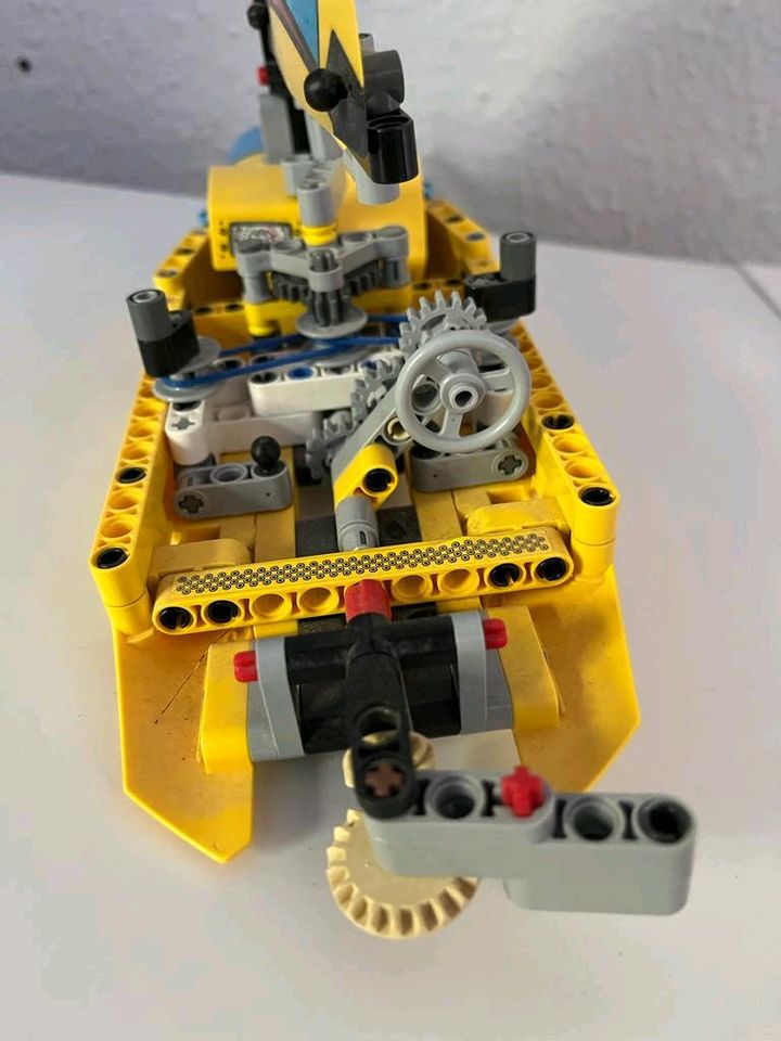 Lego Technik Segelboot Boot 42074 Yacht Katamaran Schiff in Erfurt