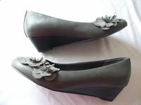 Deichmann Ariane DA-Keil-Pumps mit Blüten Gr. 42 – NEU Hessen - Groß-Gerau Vorschau