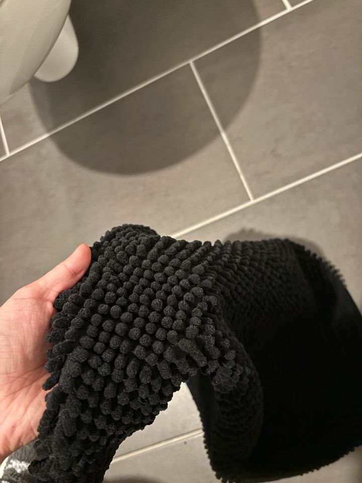 Badezimmer Teppich weich schwarz in Hanau