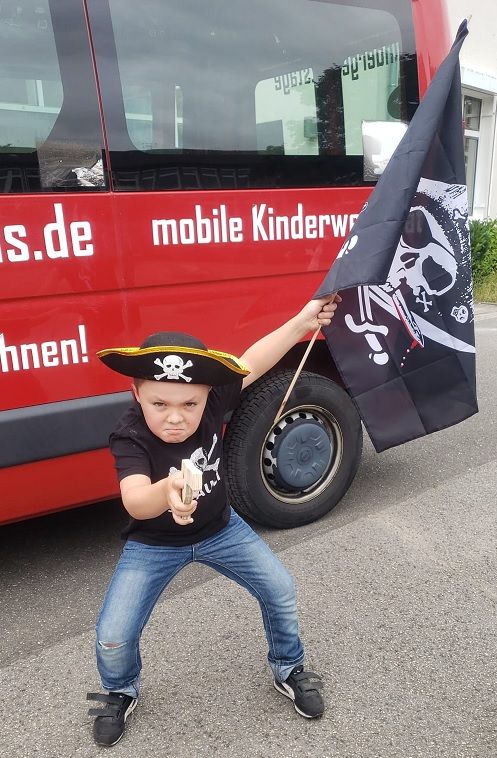 Hüpfburg & Kindergeburtstage mit der mobilen Kinderwerkstatt in Berlin