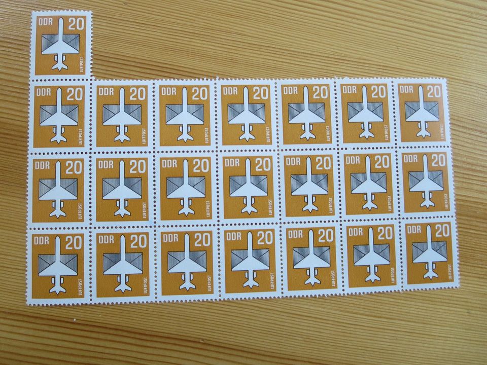 Über 400 postfrische DDR-Briefmarken, verschiedene Sorten in Höchenschwand