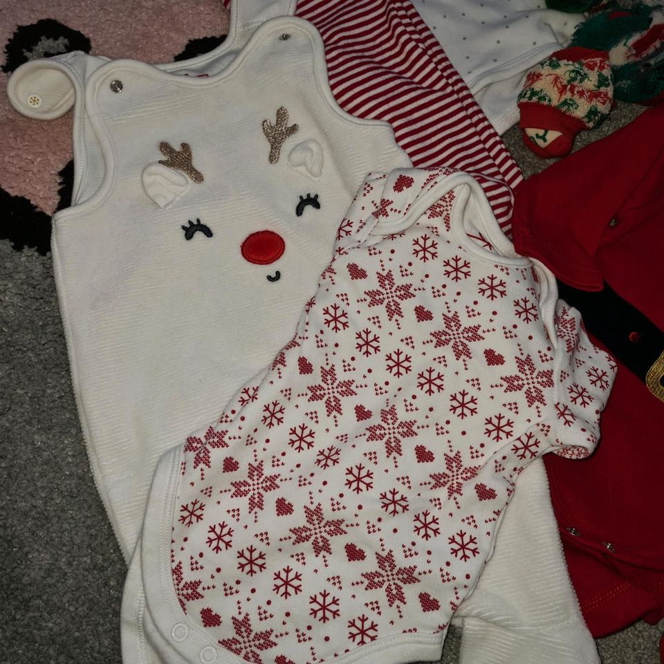 Baby Mädchen Weihnachten Kleidungspaket Gr. 62 - WIE NEU! in Rossau (Sachsen)