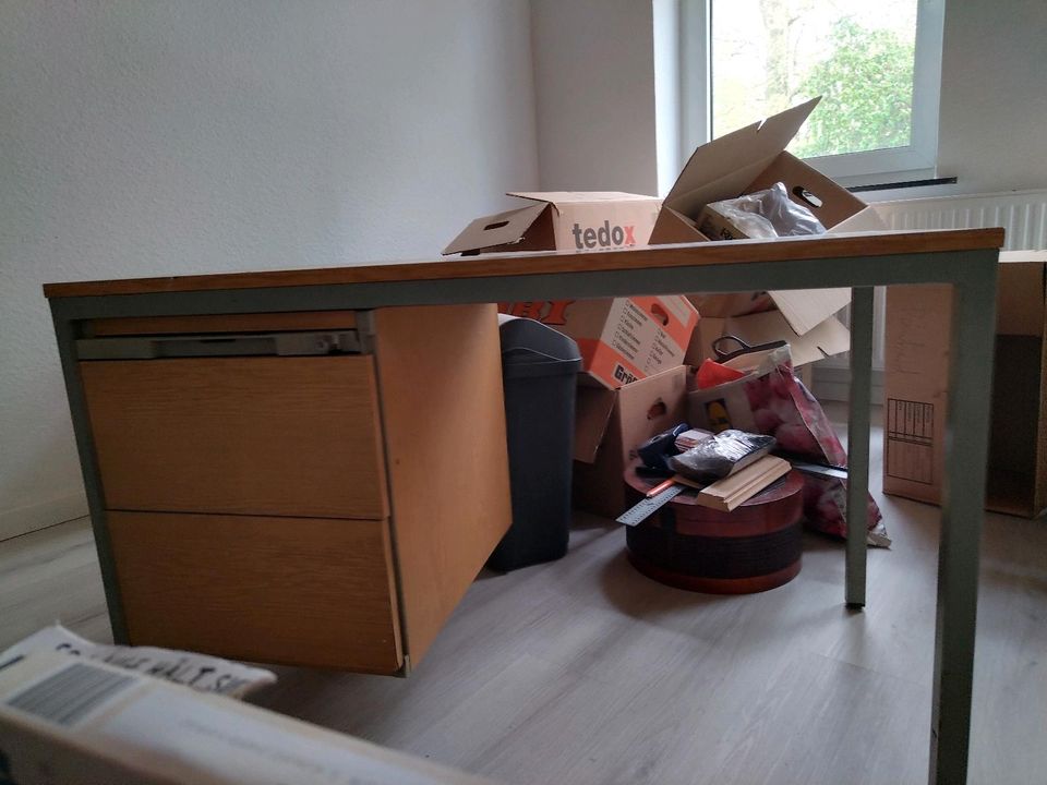 Bürotisch zu verkaufen in Holle