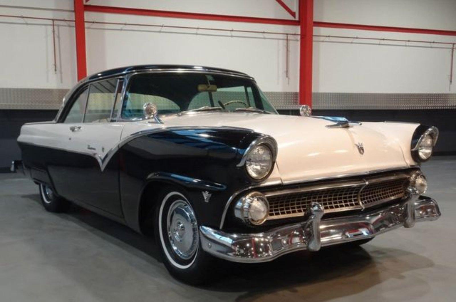 Abbildung des Autos Ford Fairlane Victoria C…
