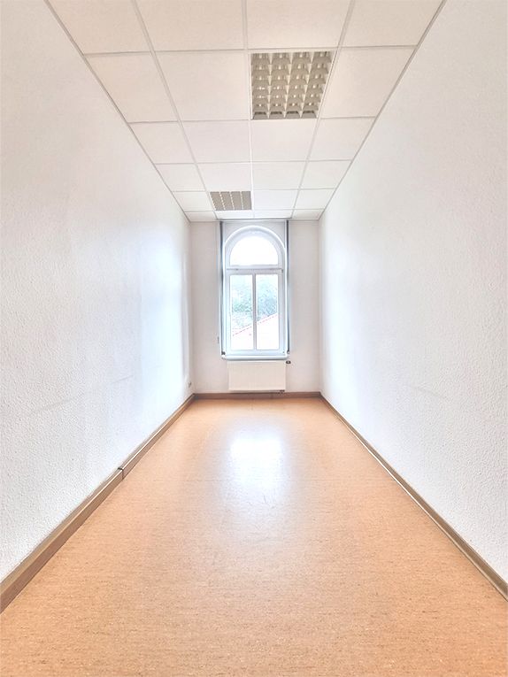 Großzügige Etagenwohnung zum Selbstverwirklichen - egal ob Wohnung, Praxis oder Büro in Eisenach