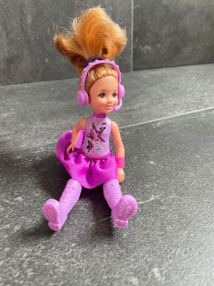 Verschiedene Barbie Puppen in Eggersdorf