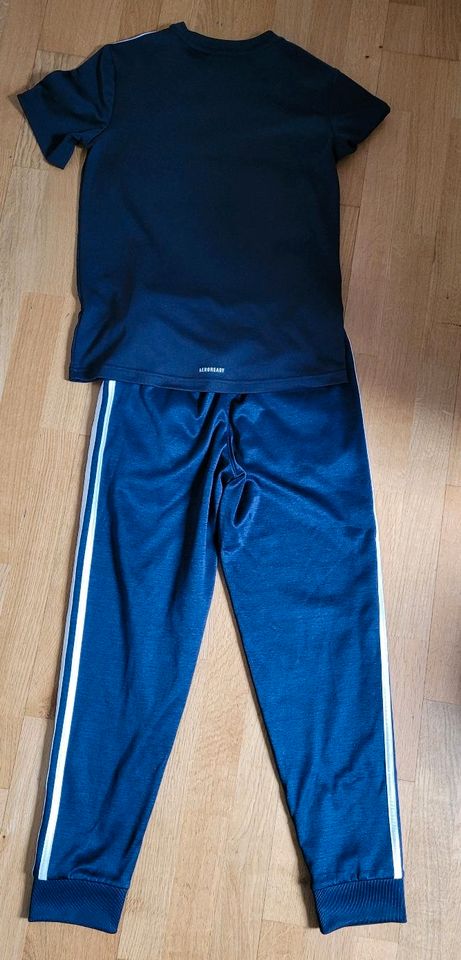 Adidas blau Trainingshose+Shirt 11-12 years in Berlin