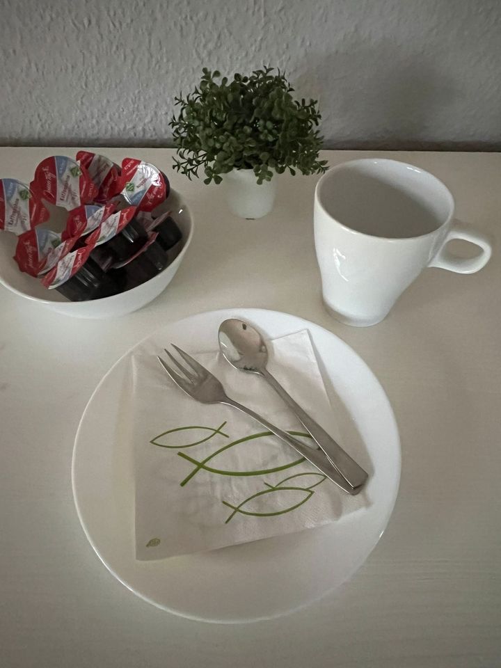 Kaffeetassen  / Teller zum MIETEN / VERLEIHEN in Tolk