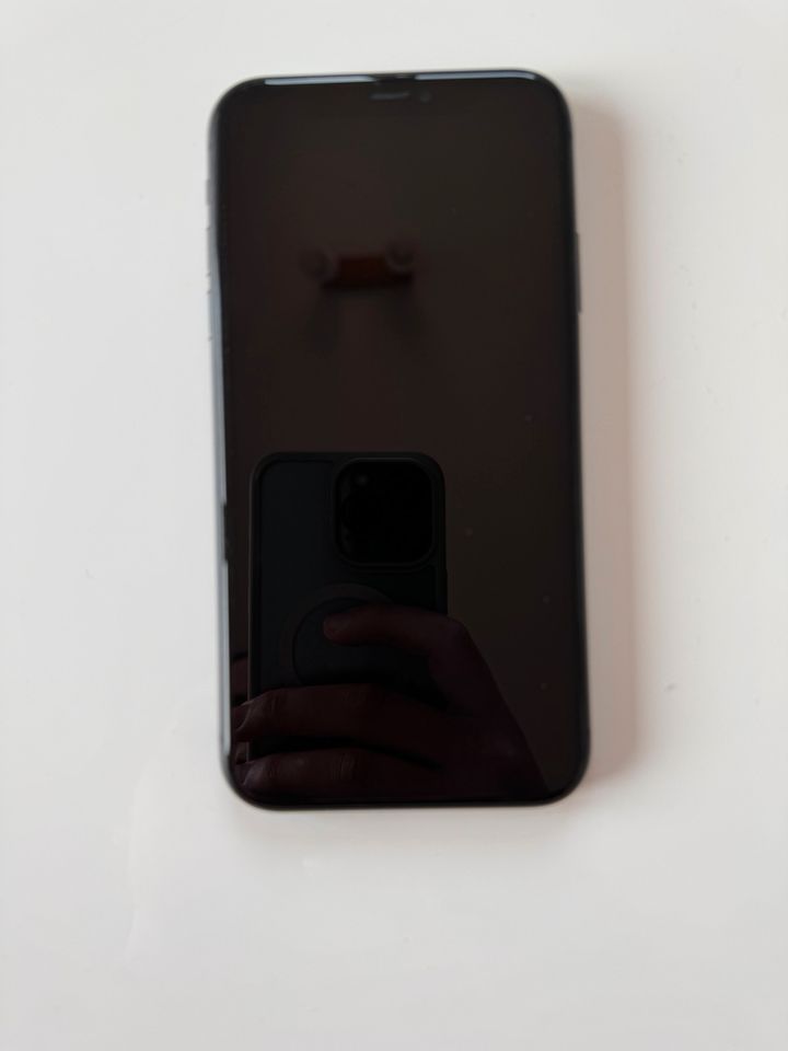 Apple Iphone 11 black 64 GB in Berlin