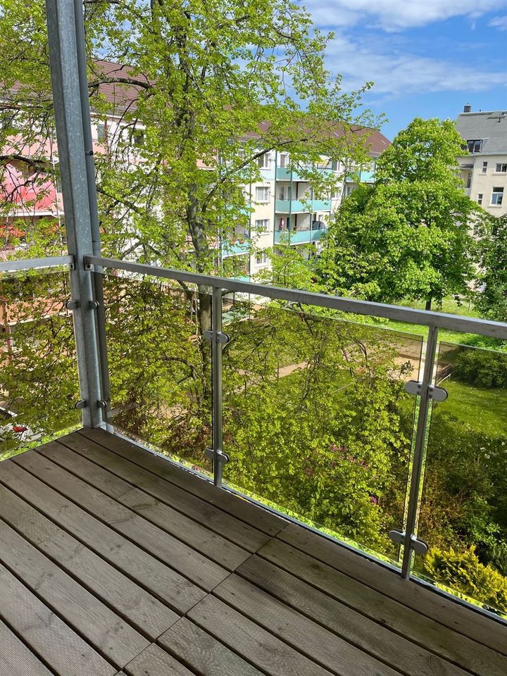 Wundervolle 2-Zimmerwohnung mit Balkon und EBK! in Chemnitz