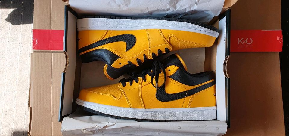 Nike Jordan 1 low Uni Gold in Schwerin