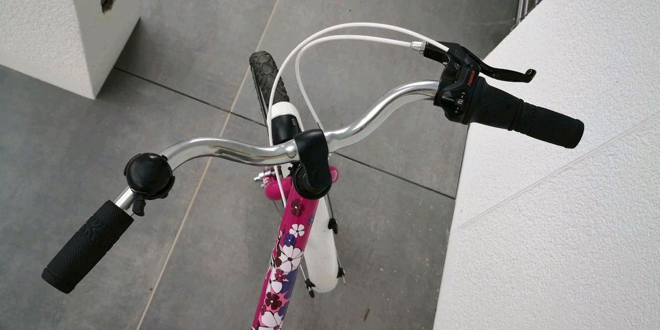 Hübsches Fahrrad für Mädchen von Falter, pink mit Blumen in Flörsheim-Dalsheim