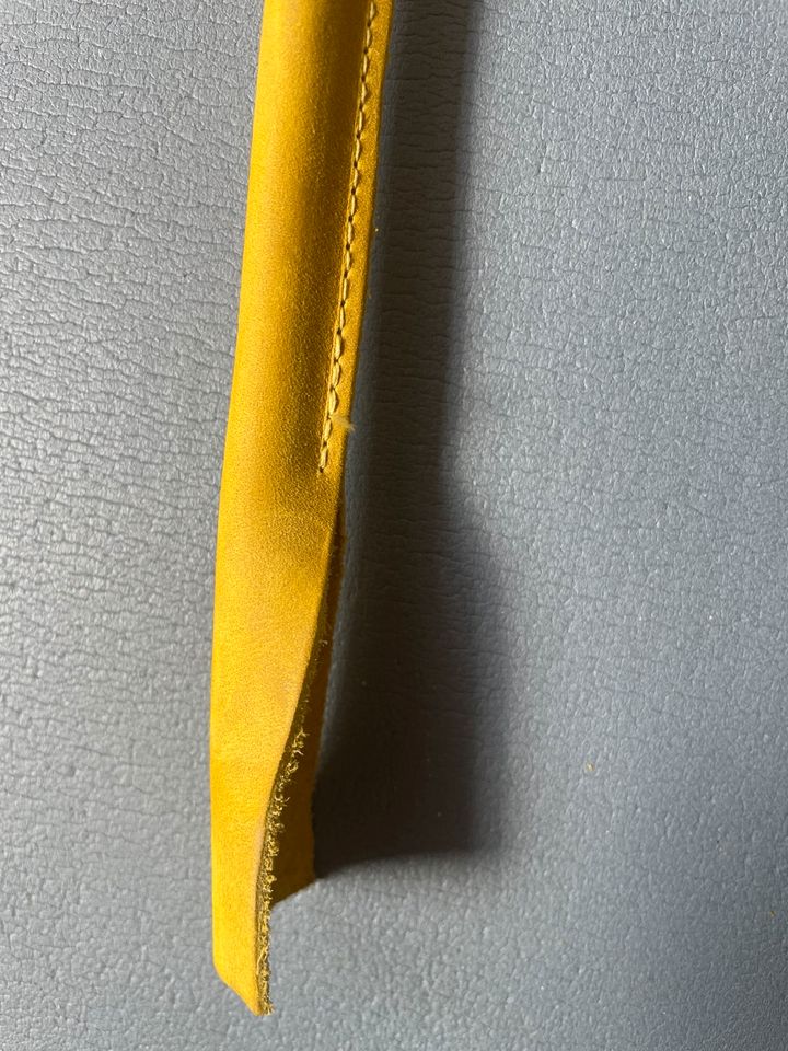Tasche Taschengriffe Griffe Leder gelb Rauhleder in Köln