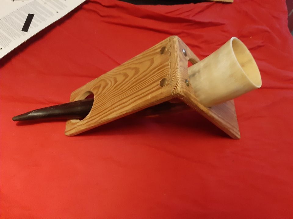 Trinkhornständer mit Trinkhorn Holz Wikingerhorn gut 0,4L in Berlin