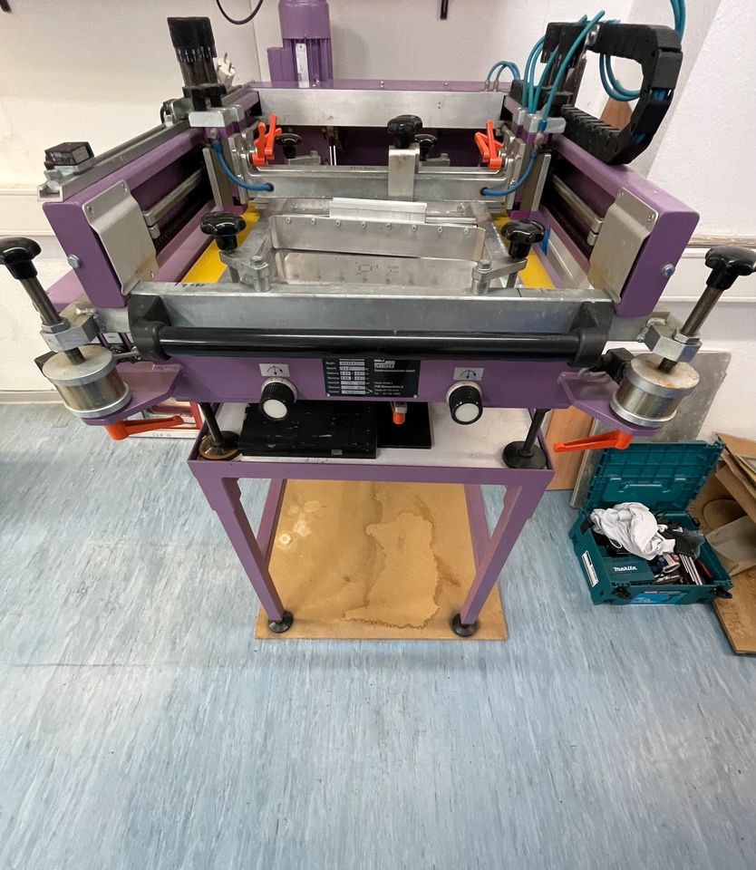 Siebdruckmaschine | Fleischle GmbH | Platinen Prototypen | Druck in Rodgau