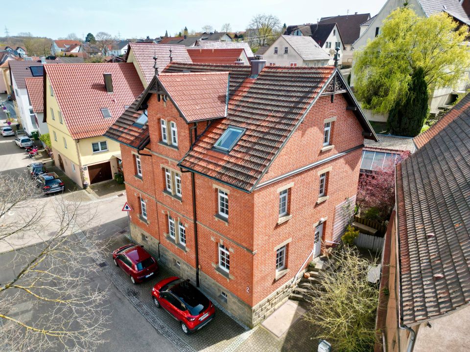 Traumhaftes 3-Familienhaus im Schweizer Stil mit Gewölbekeller und sonnigem Innenhof in Besigheim