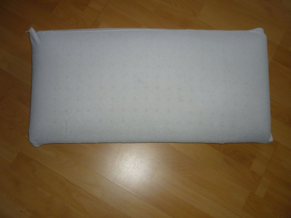 Latex-Nackenstützkissen Bezug Reißverschluß ca.40x80cm in Langen (Hessen)