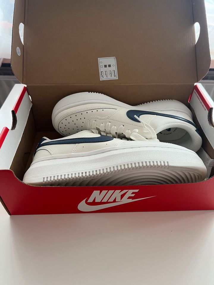 Sneakers W NIKE COURT VISION ALTA LTR (eur39) in München