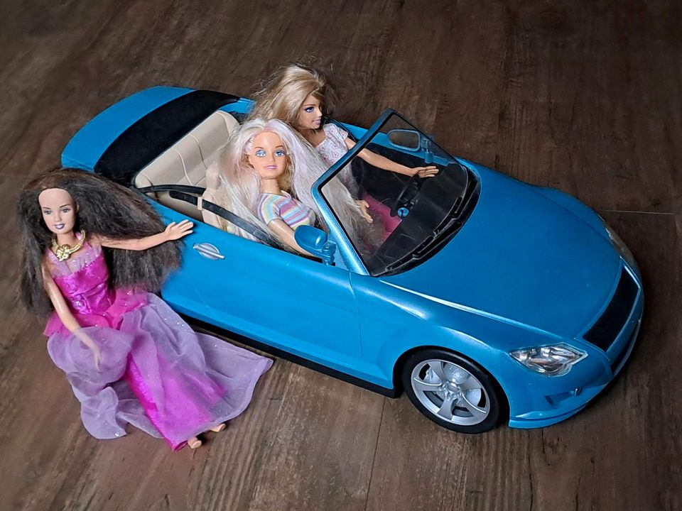 Barbie Car mit Radio  + 3 Barbies in Dresden