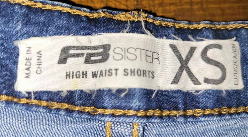 Damen Shorts kurze Jeans Jeansshorts High Waist Gr. XS / 32 / 34 in Schönebeck (Elbe)