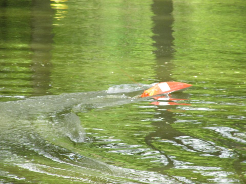 RC Rennboot Kohlefaser in Ingelheim am Rhein