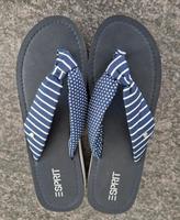 ❤️ ESPRIT Flipflops Gr. 42,5 NEU Sandalen dunkelblau TOP Nordrhein-Westfalen - Lippstadt Vorschau