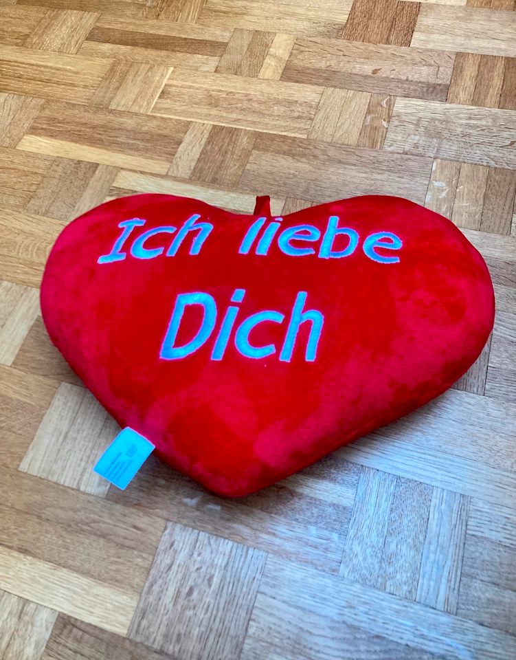 Weiches „Ich liebe dich“ Herz-Kissen in Hamburg