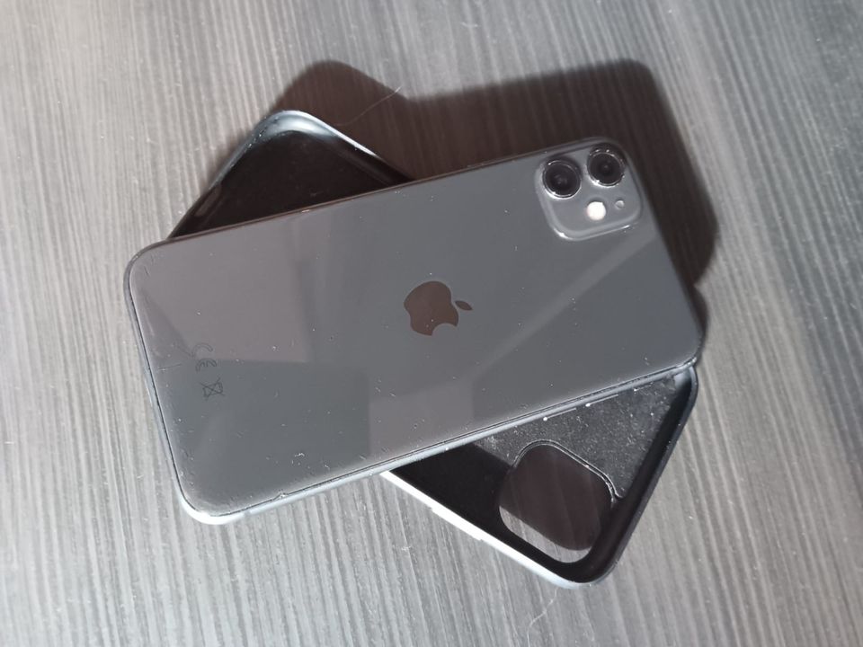 iPhone 11 schwarz in Eisleben
