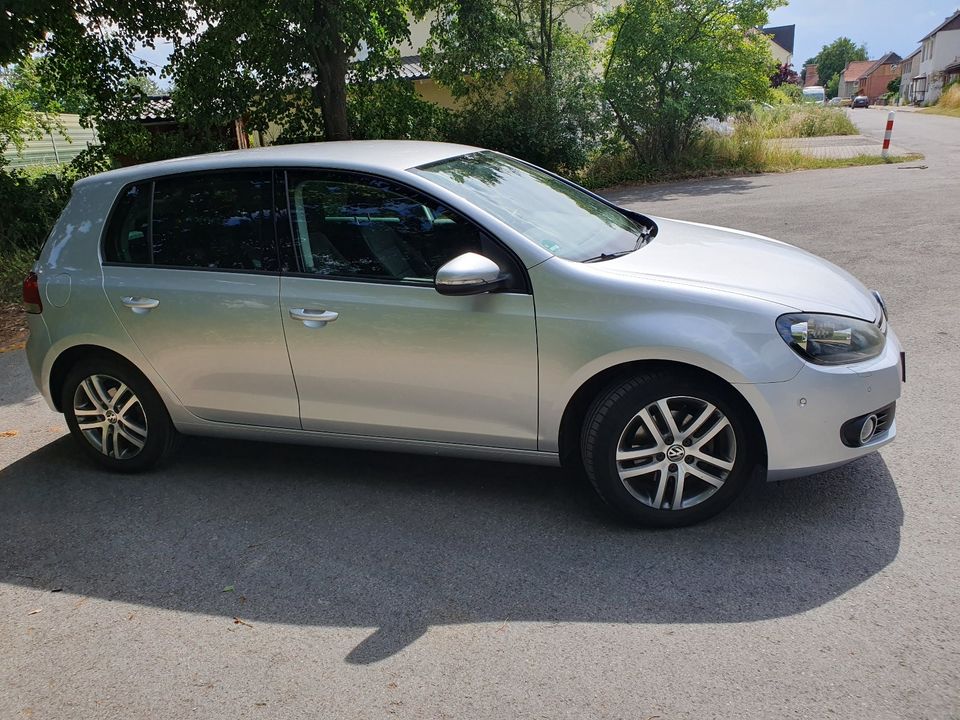 Gut gepflegter Golf 6 Tsi 122 PS Silber Metallic in Giesen