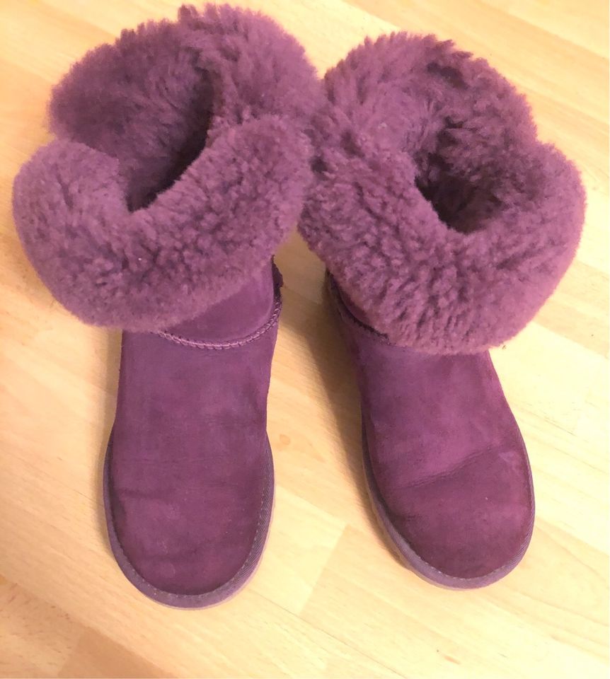 UGG Lammfellstiefel, Gr. 37 in Baunatal