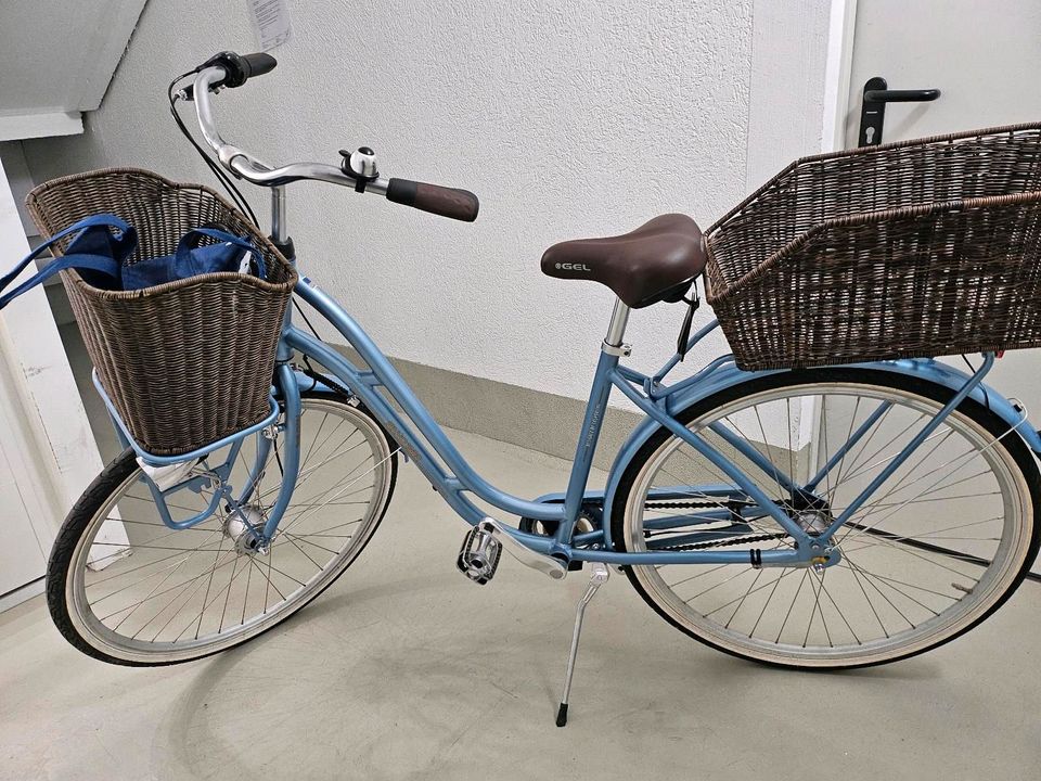 28 Damenrad hellblau mit 2 Körben in Tangermünde