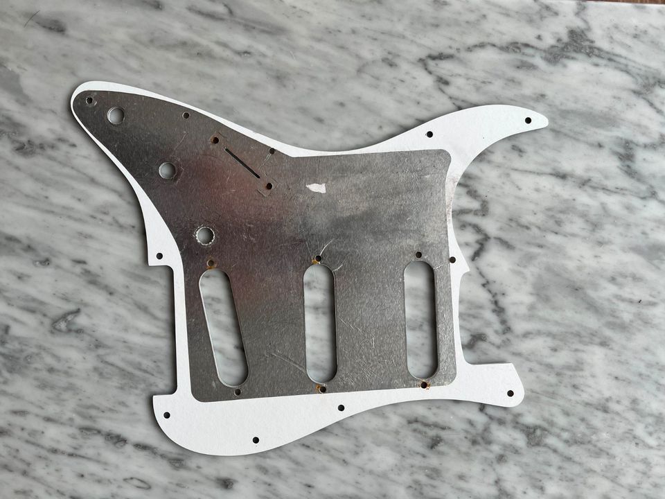 Fender Stratocaster Pickguard - 3-lagig - WHITE / WEISS - WIE NEU in Düsseldorf