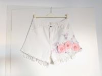 Jeans Shorts Weiß mit Rosa 3D Blumen Größe L 40 Nordrhein-Westfalen - Bocholt Vorschau