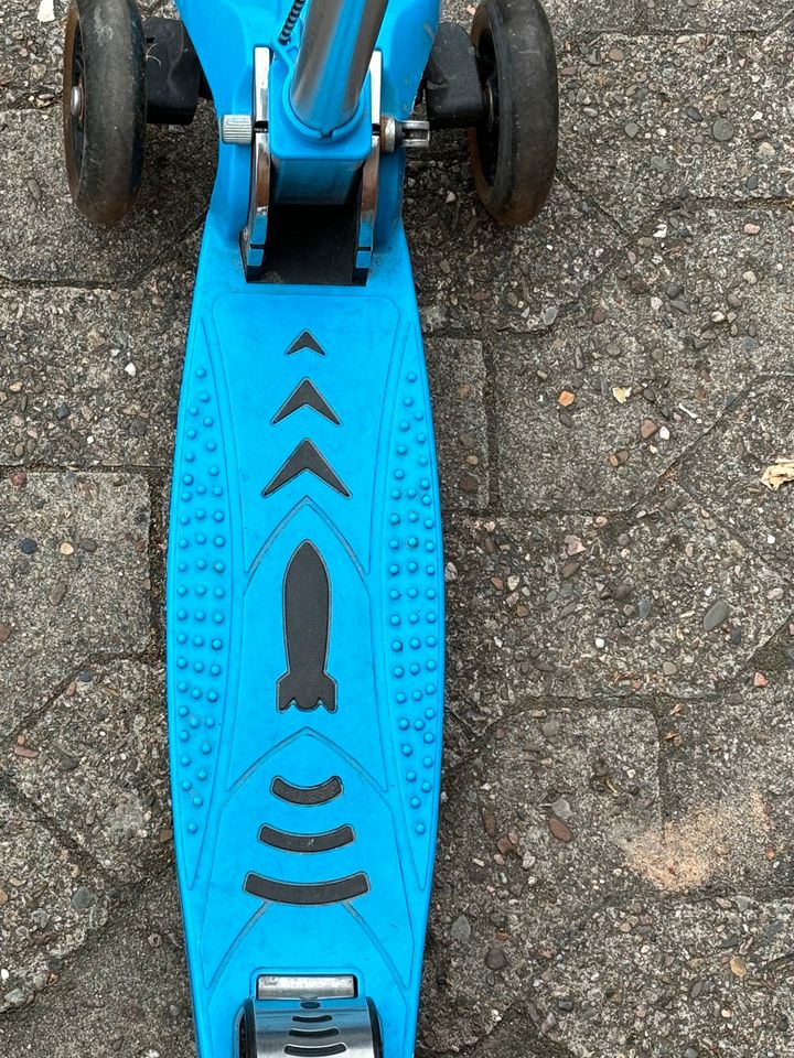 FunTomia Roller Scooter blau in Minden