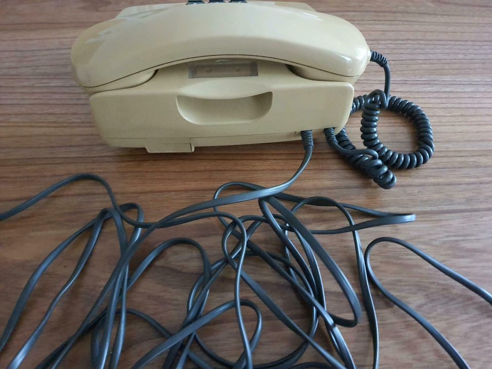 Diverse Telefone, Rarität von 1988, funktionsfähig in Bermatingen