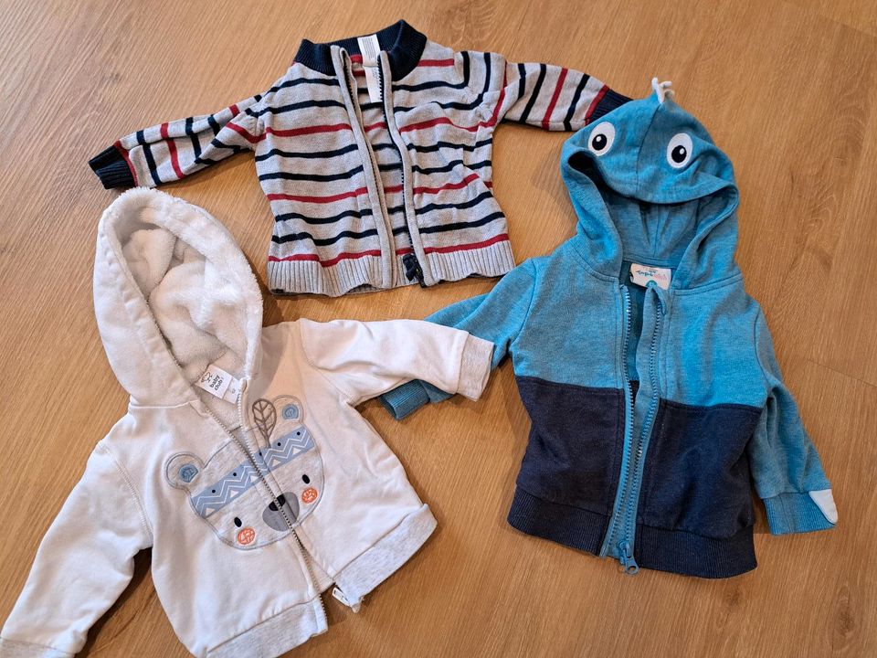 Babykleidungsset Hosen/Pullis/ Bodys/Schlafanzüge/Strumpfhosen in Versmold