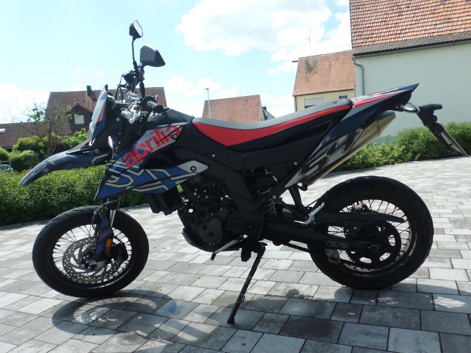 Aprilia SX 125 Supermoto Euro 5 Silver Alien Motorrad Moped 2022 in Ansbach