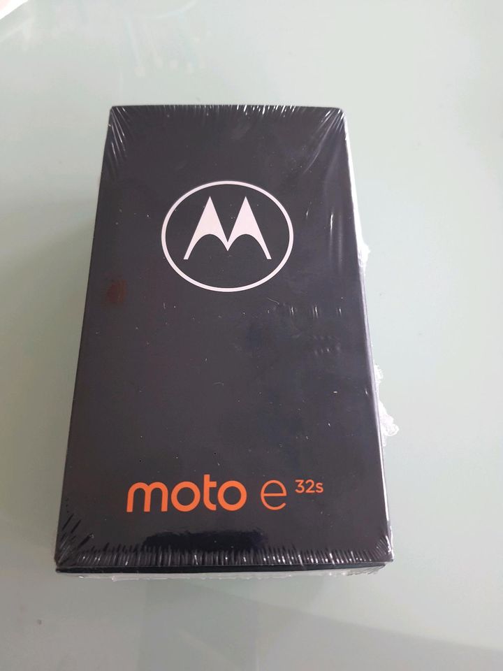 Motorola moto 32s 32 GB Silber in Geislingen an der Steige