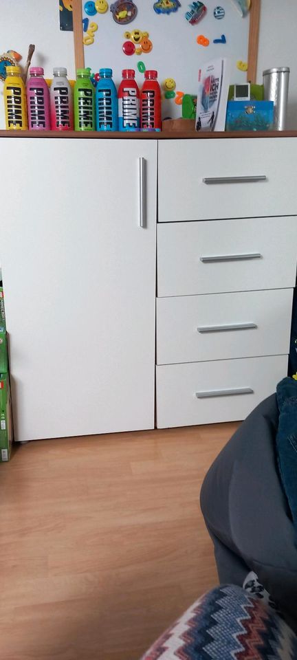 Höffner Kinderzimmer Kleiderschrank + Kommode in Langenselbold