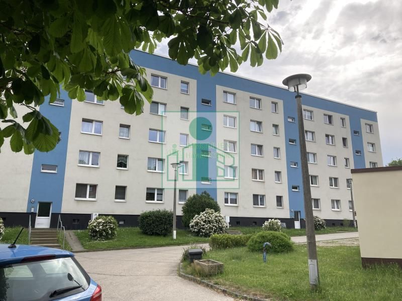 Schöne 3-Raum-Wohnung mit Balkon im 4. OG in Schlungwitz zu vermieten. in Doberschau