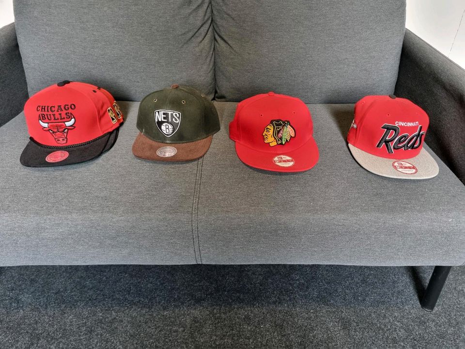 Original Mitchell Ness New Era Snapback Caps in Moers