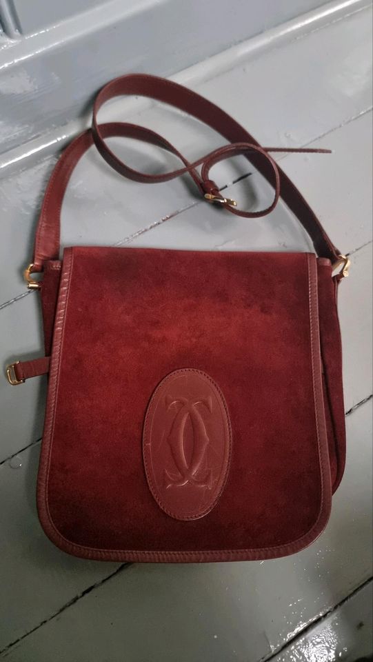 Cartier umhänge tasche vintage bordeaux rot leder in Overath