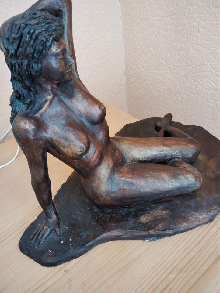 Handgetöpferte Figur in Landstuhl