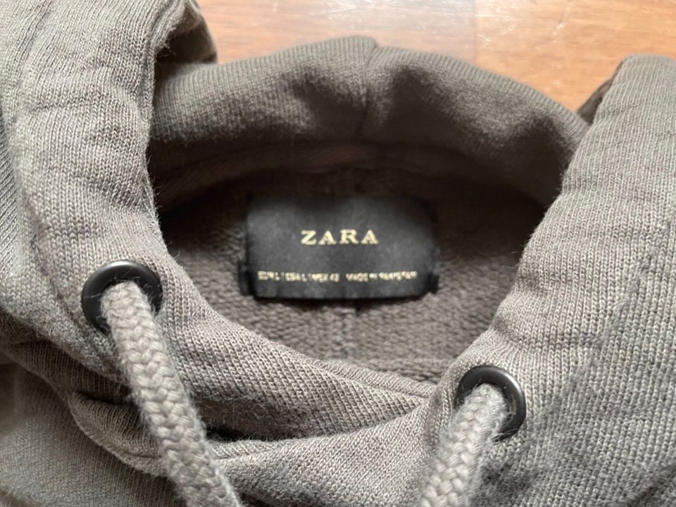 Zara, cooler Hoodie mit Kapuze, khaki mit coolen Details, Gr. L, in Neuss