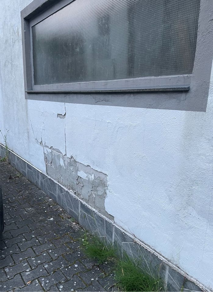 Aussenwand reparieren Fassade verputzen renovieren handwerker in Karlsruhe