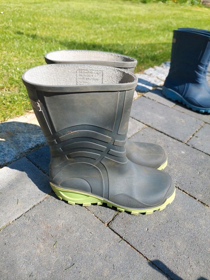 3 Paar Gummistiefel Gr 34 / 35 ungefüttert in Staufenberg